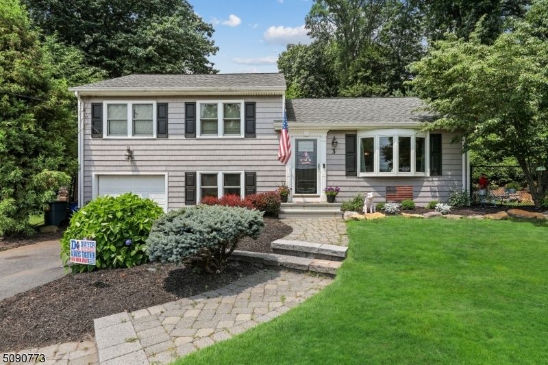 3 Woodside Dr, Rockaway, NJ 07866