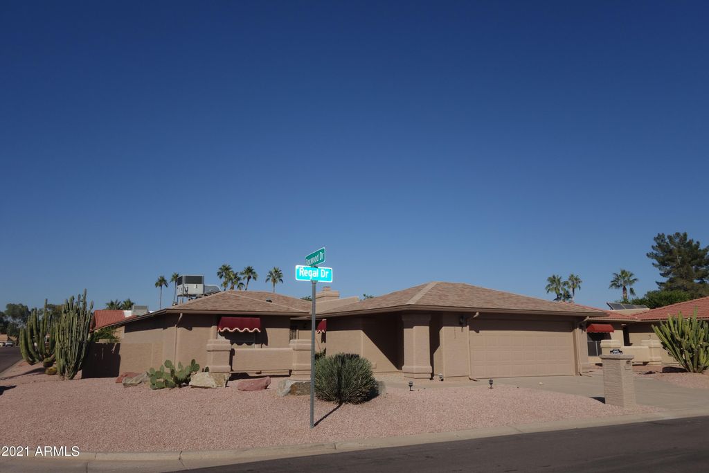 10402 E Regal Dr, Sun Lakes, AZ 85248