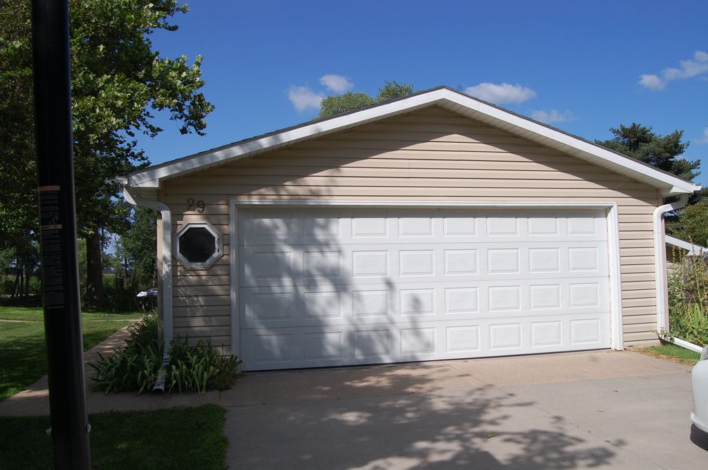 29 El Charman Lake Pl, Gibbon, NE 3 Bed, 2 Bath SingleFamily Home