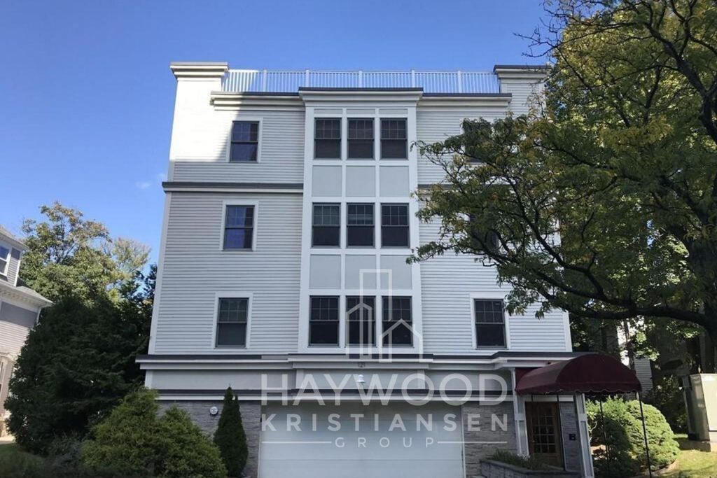 121 Centre St, Brookline, MA 02446