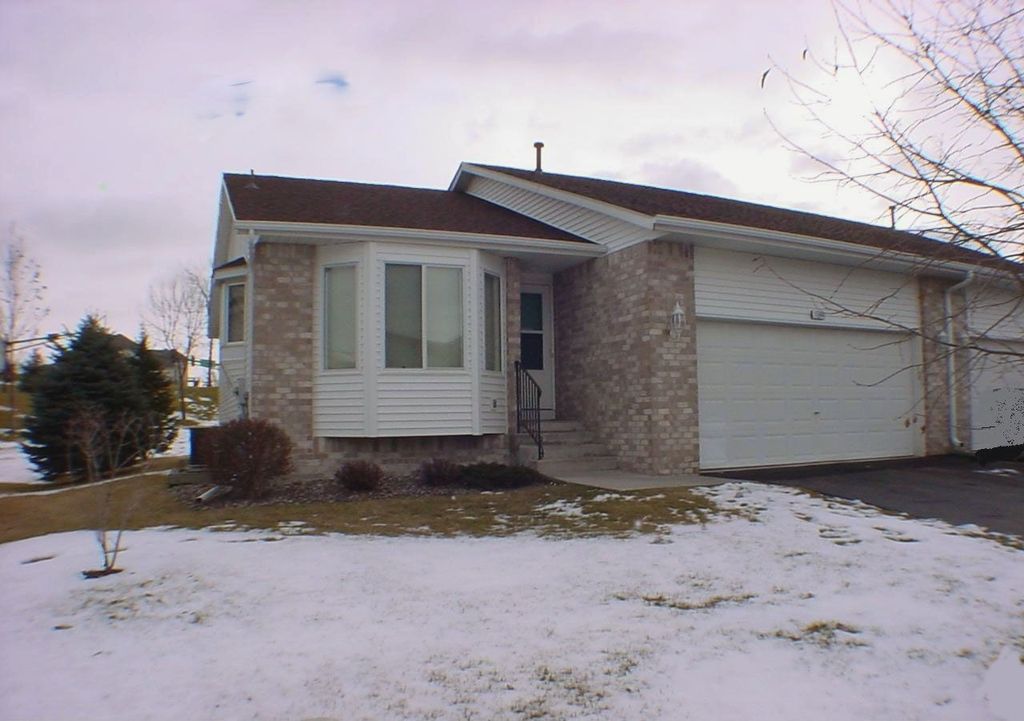 15944 Hyland Dr, Apple Valley, MN 55124