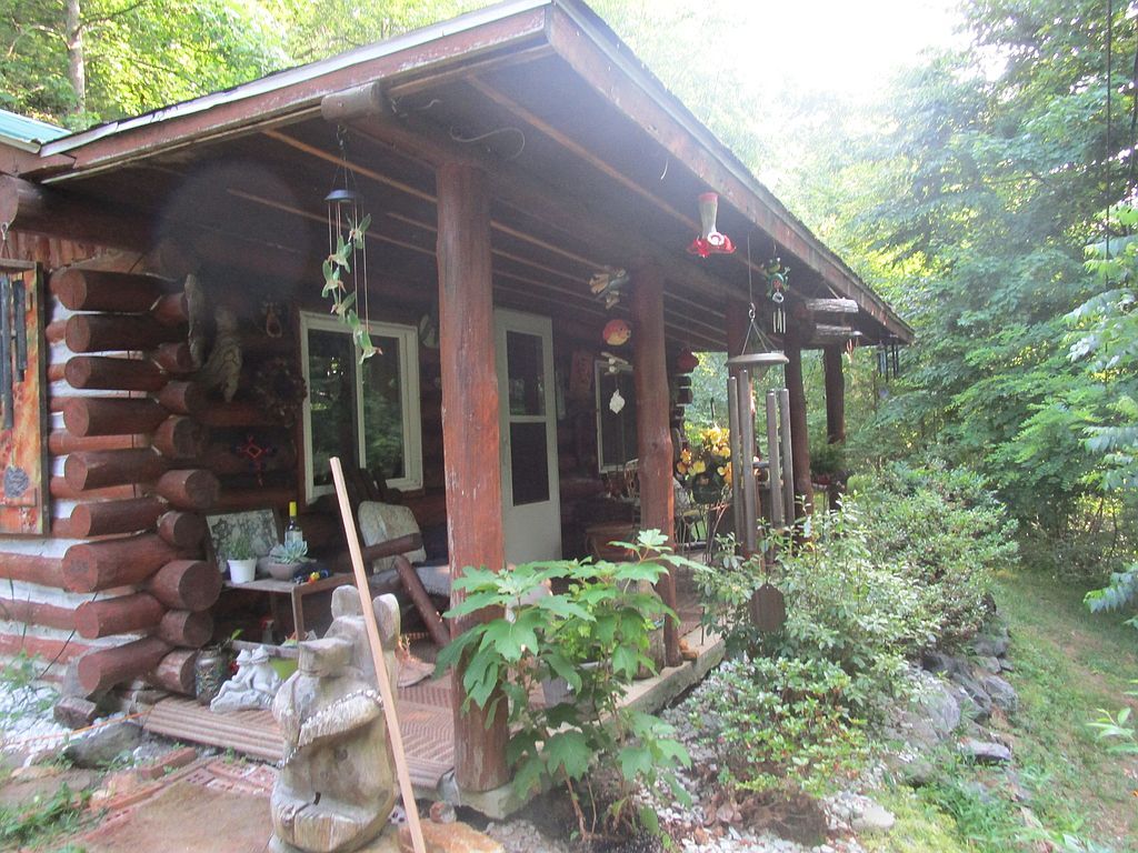 555 Laurel Valley Dr, Asheville, NC 28805