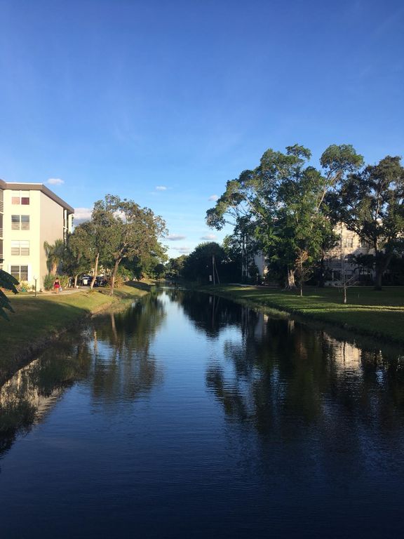 4850 NW 29th Ct #423, Lauderdale Lakes, FL 33313