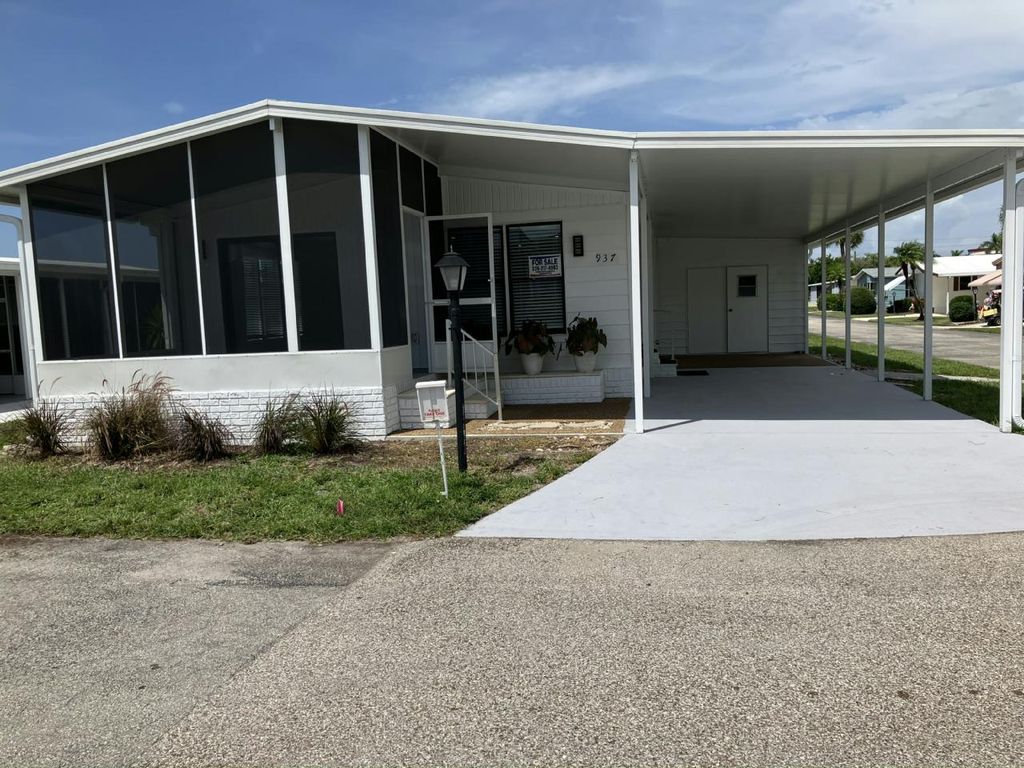 937 Cumberland Dr #40, Naples, FL 34110