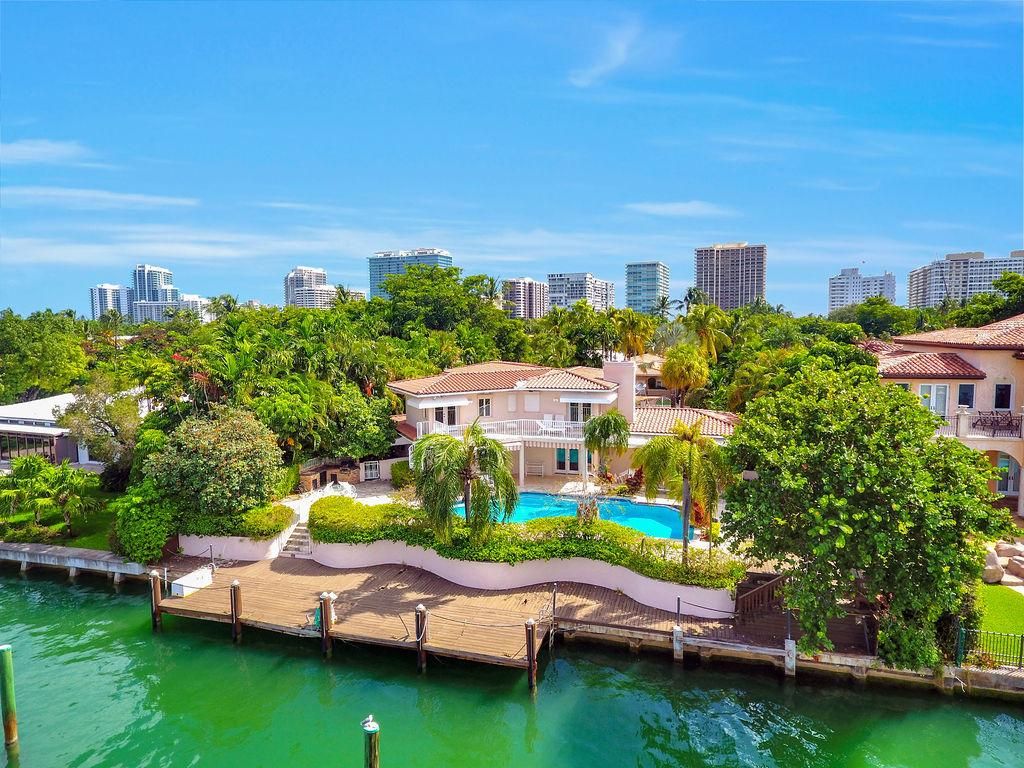 122 Bal Bay Dr, Miami Beach, FL 33154