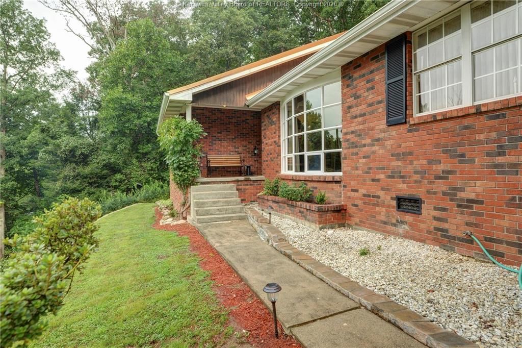 111 Goad Dr, Clendenin, WV 3 Bed, 3 Bath SingleFamily Home 33 Photos Trulia