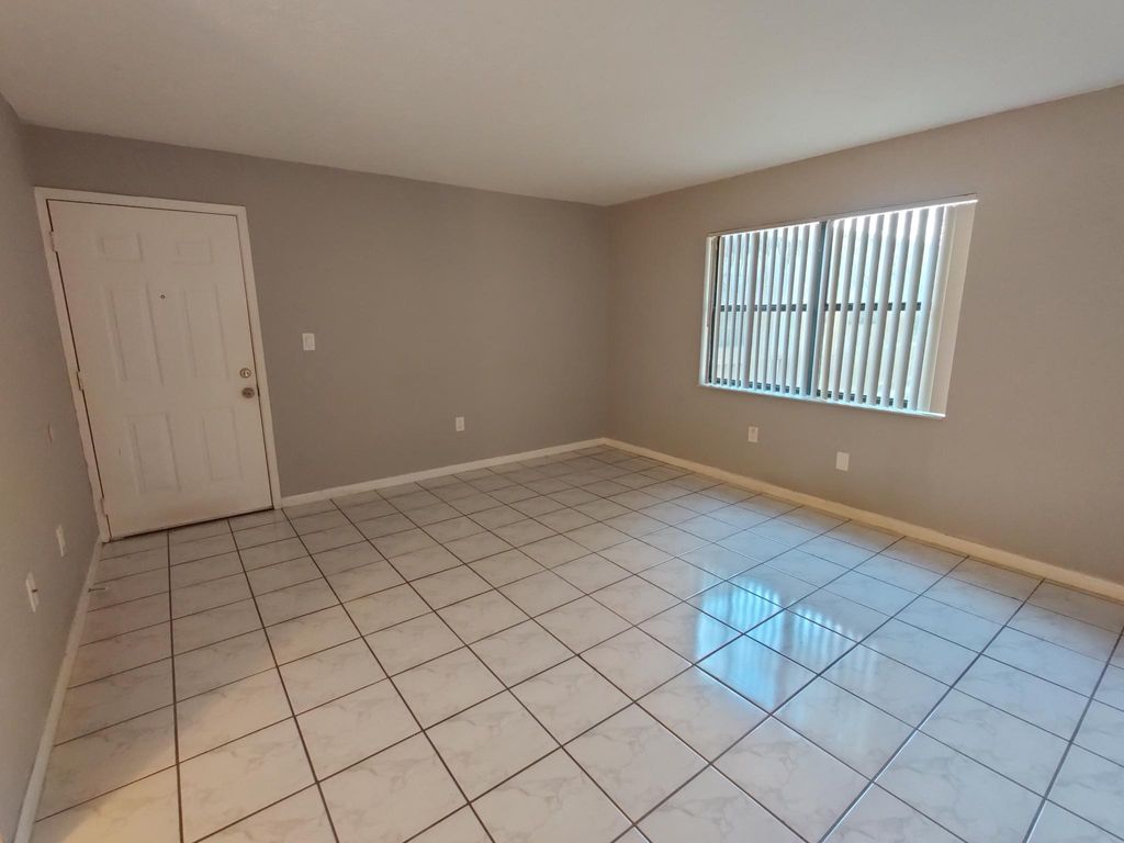10370 SW 220th St #206, Miami, FL 33190