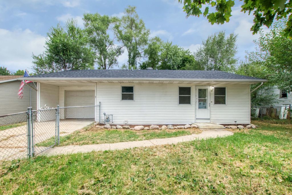 64 Arlington Dr, Battle Creek, MI 49037