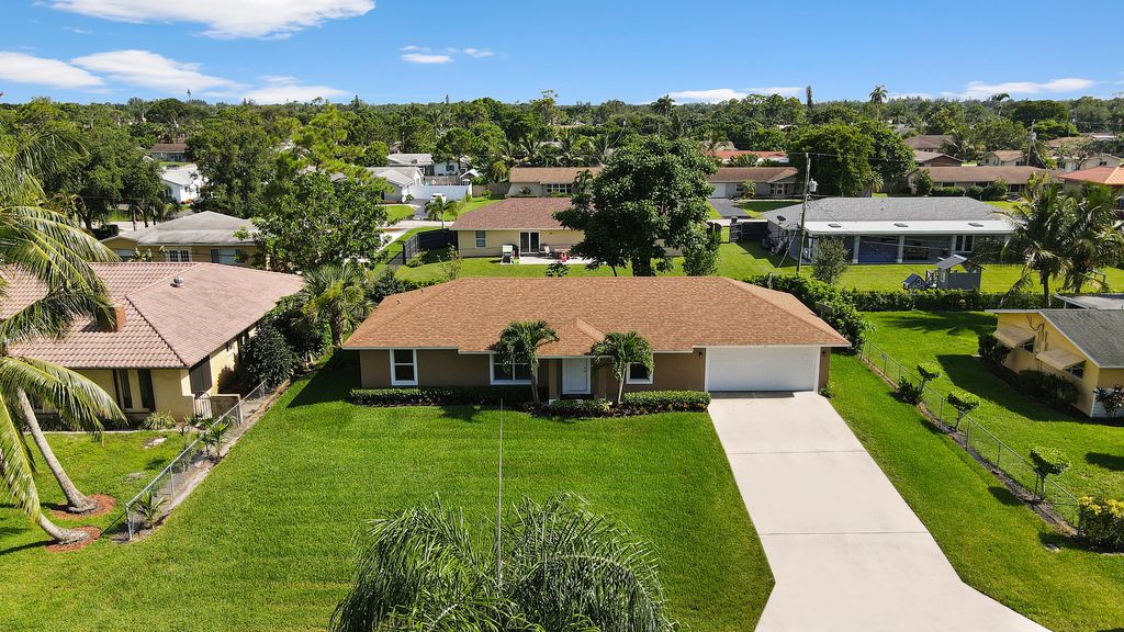 61 W Mango Rd, Lake Worth, FL 33467
