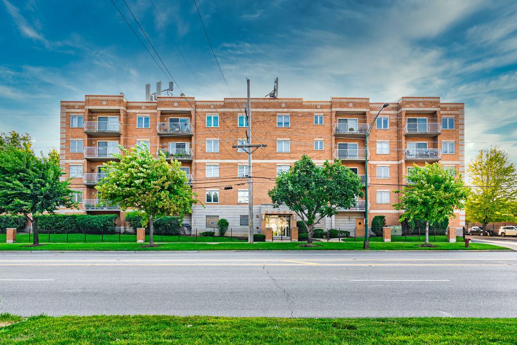4534 N Cumberland Ave #108, Chicago, IL 60656