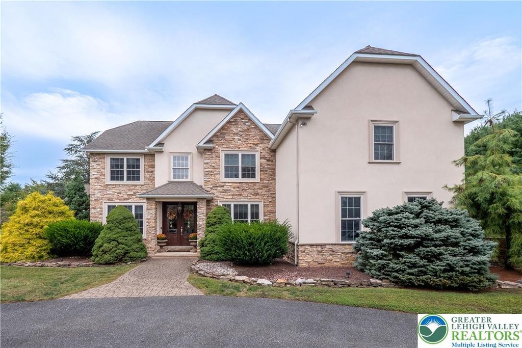 4064 Autumn Ridge Rd, Bethlehem, PA 18017