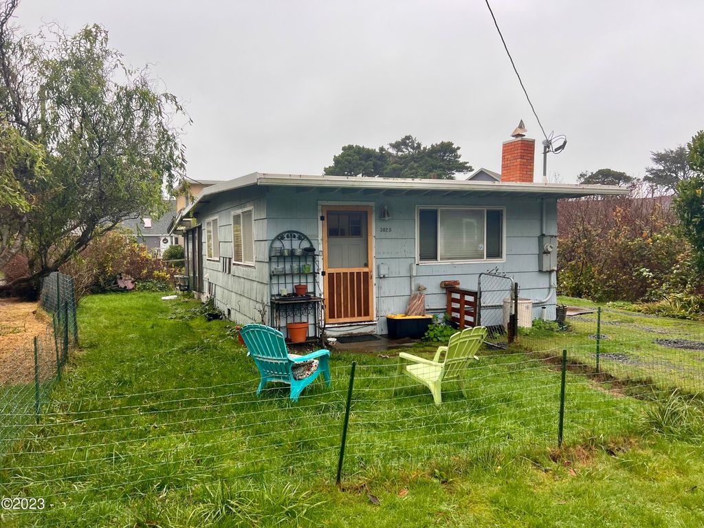 3029 NW Lee Ave, Lincoln City, OR 97367