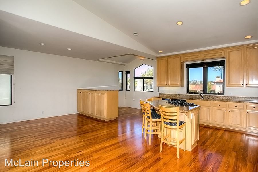 6461 Surfside Ln, Carlsbad, CA 92011