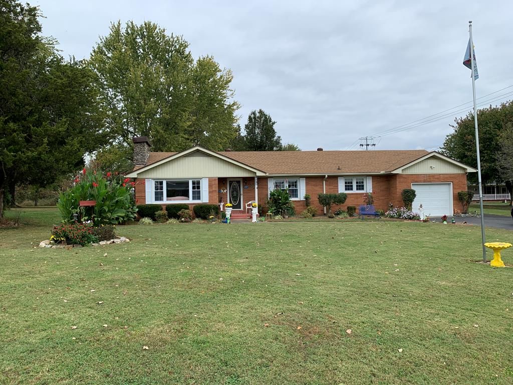 239 Twin Hills Dr, Greenville, KY 42345