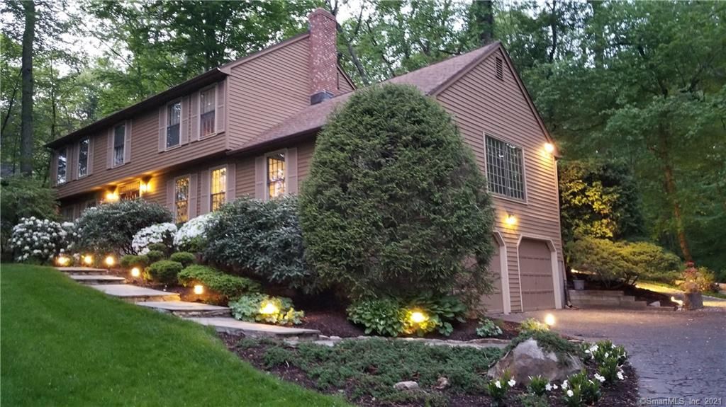 51 Red Fox Ln, Trumbull, CT 06611