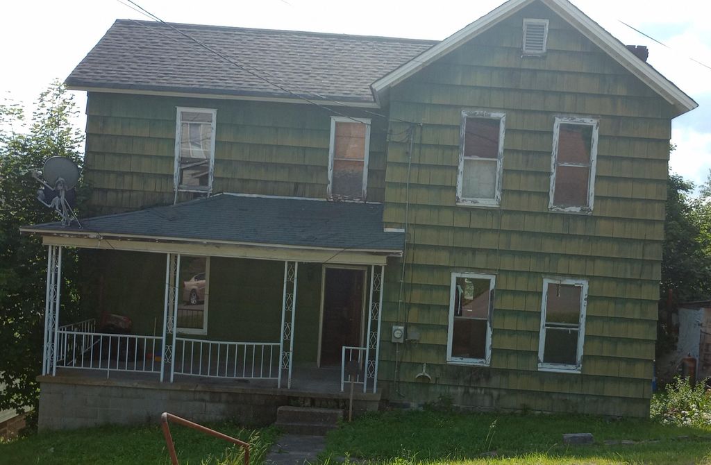 424 3rd Ave, Johnsonburg, PA 15845