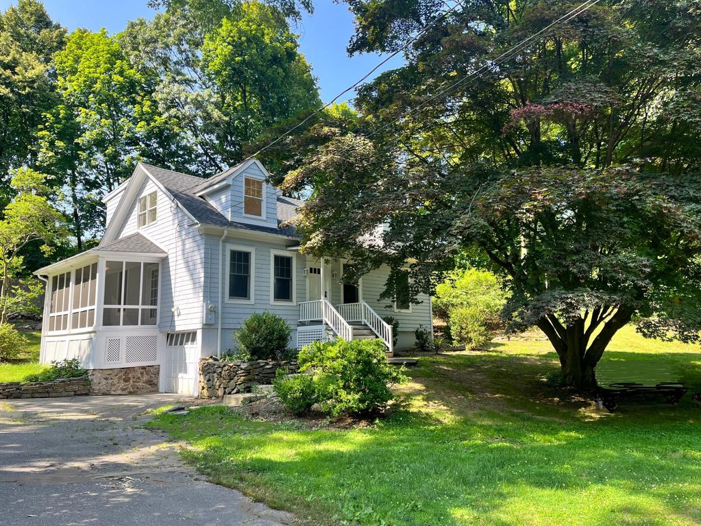98 Kings Dr, Southport, CT 06890