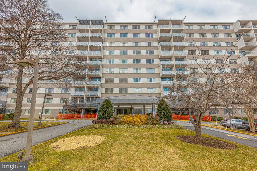 4977 Battery Ln #1-G1, Bethesda, MD 20814