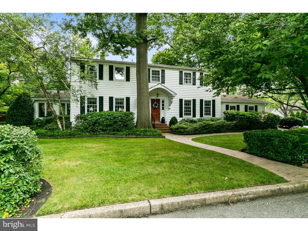 110 Curtis Ln, Moorestown, NJ 08057