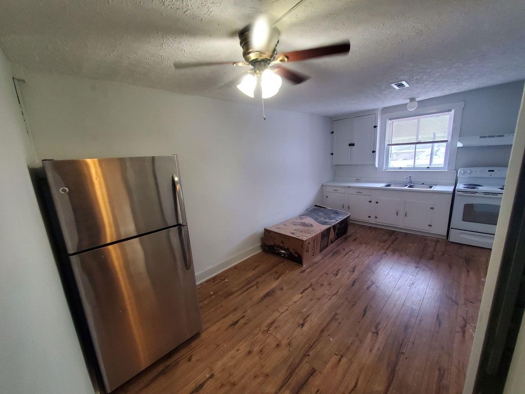 8 E Main St #3, Thurmont, MD 21788