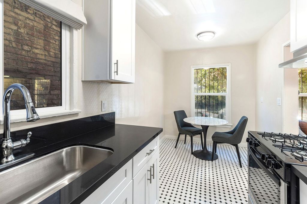 750 S  Normandie Ave #106, Los Angeles, CA 90005