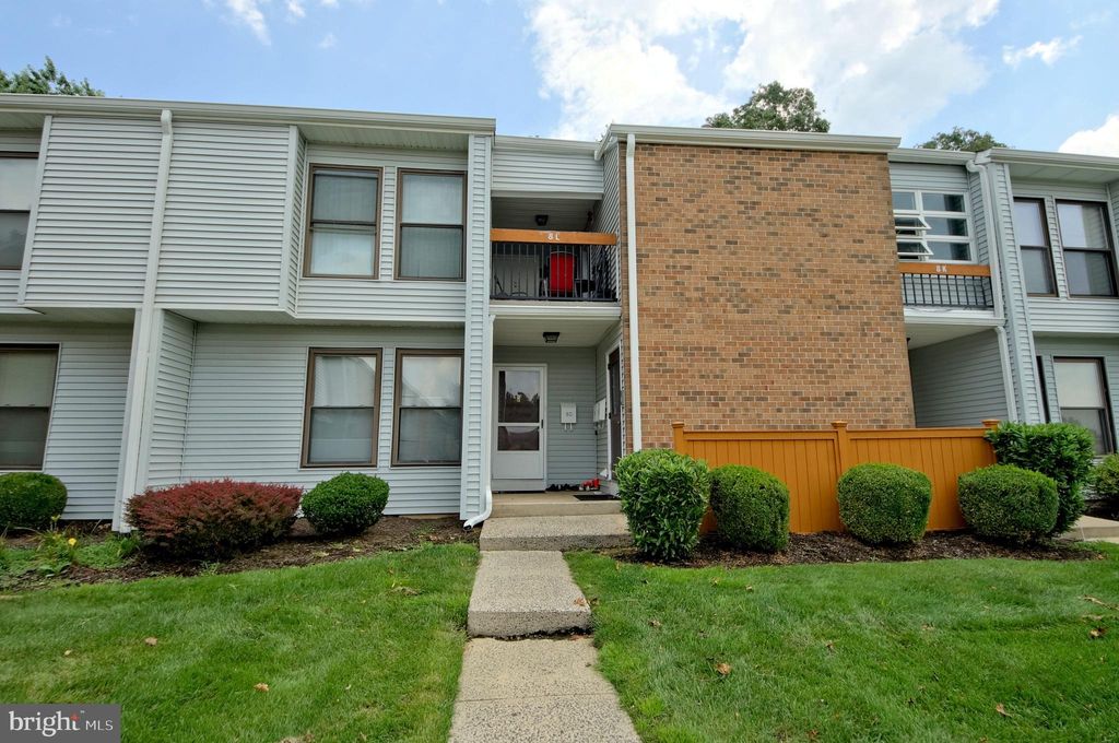 8 L Twin Rivers Dr, Hightstown, NJ 1 Bed, 1 Bath Condo 48 Photos