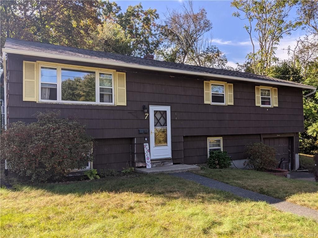 7 Westerly Dr, Enfield, CT 06082