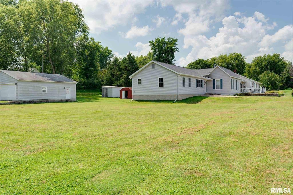 209 W Locust St, San Jose, IL 62682