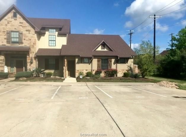 3201 Sergeant Dr, College Station, TX 77845