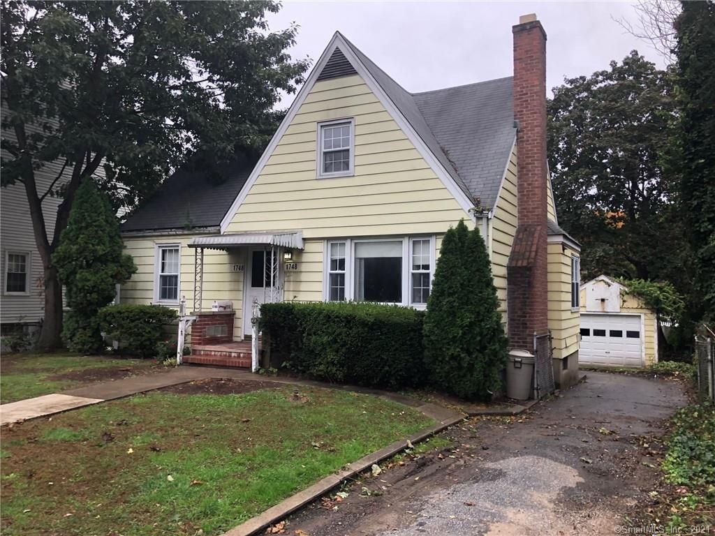 1748 Stratfield Rd, Fairfield, CT 06825