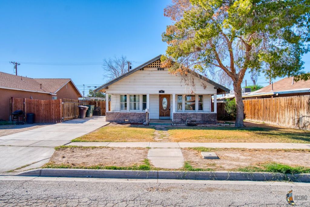 517 N East St, Imperial, CA 92251