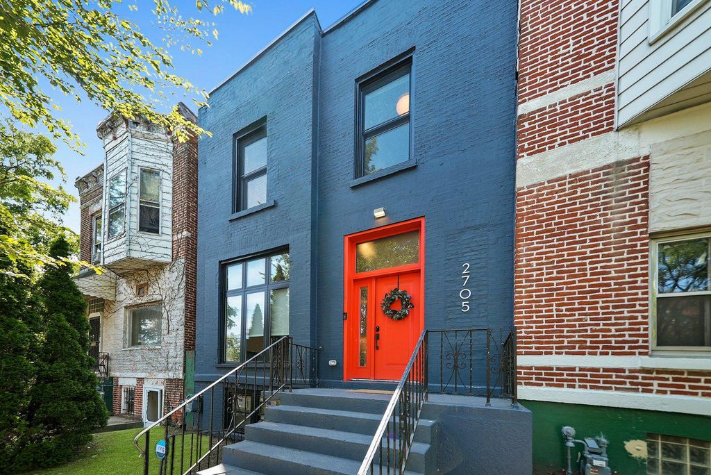 2705 W Warren Blvd, Chicago, IL 60612