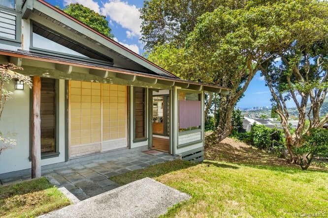 3510 Lelehune Pl, Honolulu, HI 96822