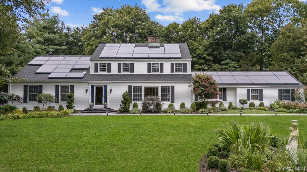 51 Bay Road, Halesite, NY 11743