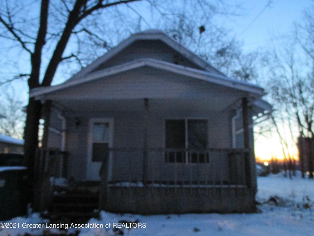 1925 John St, Lansing, MI 48906