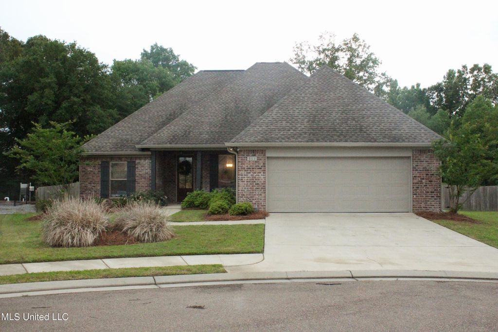 311 Candlewood Ct, Canton, MS 39046