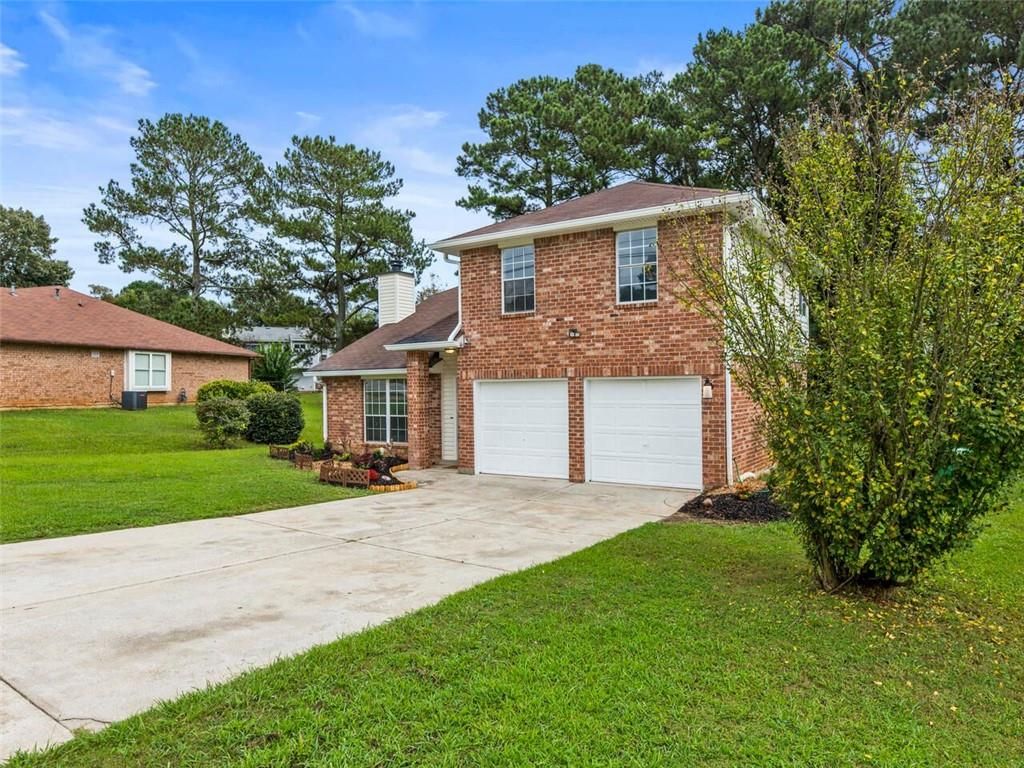 6097 Great Oaks Dr, Lithonia, GA 30058