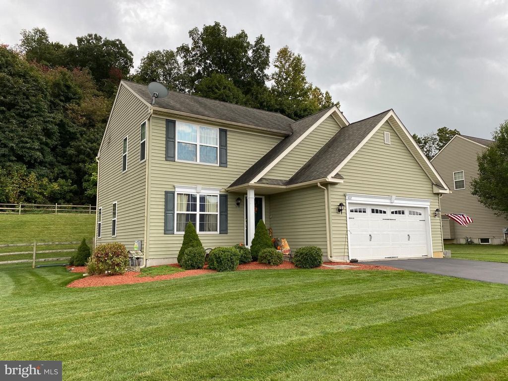 422 8th Ave, Parkesburg, PA 19365 3 Bed, 3 Bath SingleFamily Home