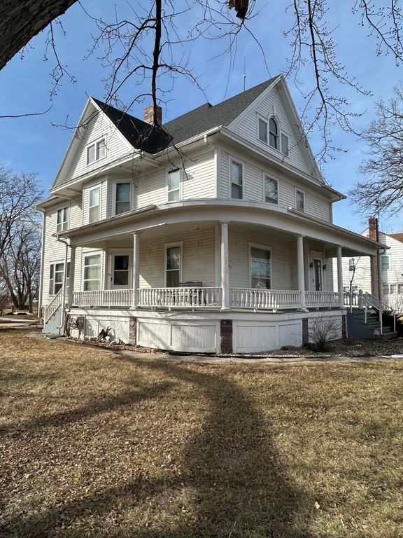 101 W  7th St, Woonsocket, SD 57385