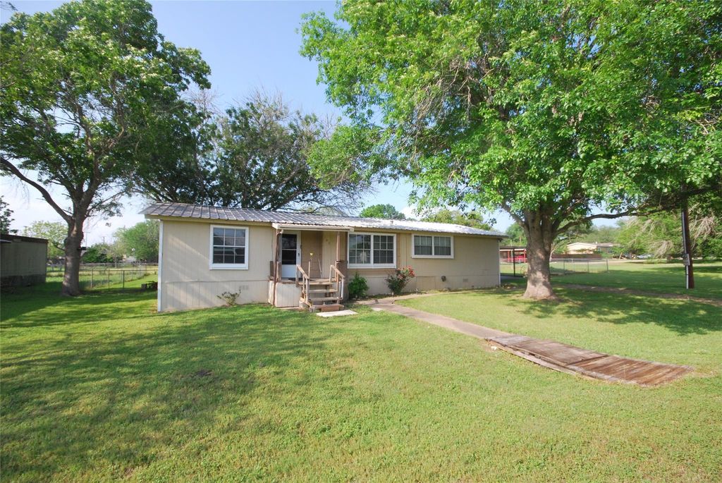 105 Park Ln, Moulton, TX 77975 MLS 56173236 Trulia