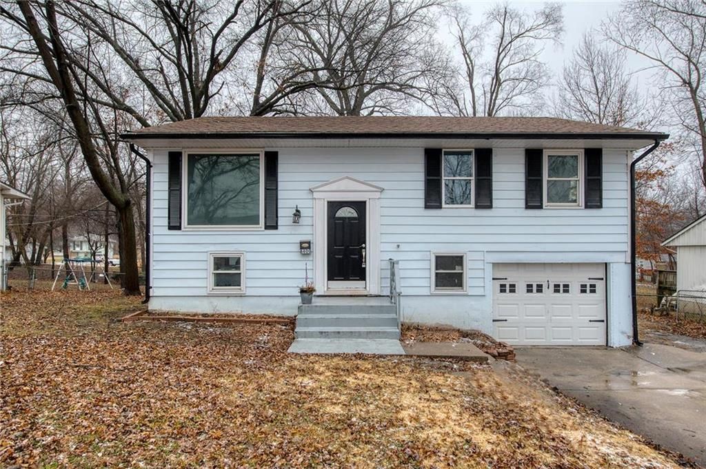 8400 E 93rd Ter, Kansas City, MO 64138