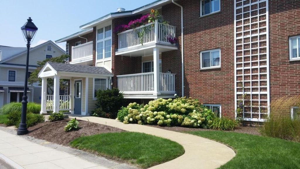 12 Summer St, Manchester, MA 01944