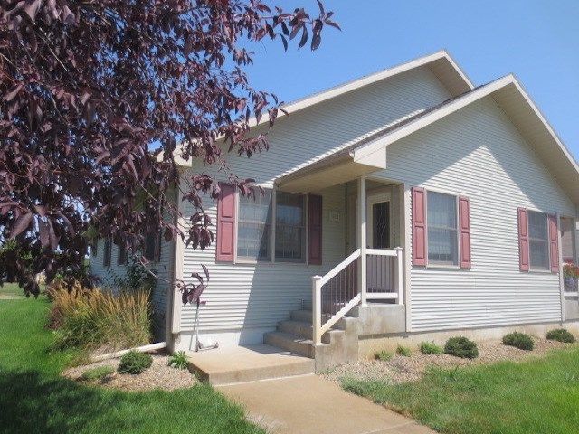 1618 1st St, Columbus, NE 68601