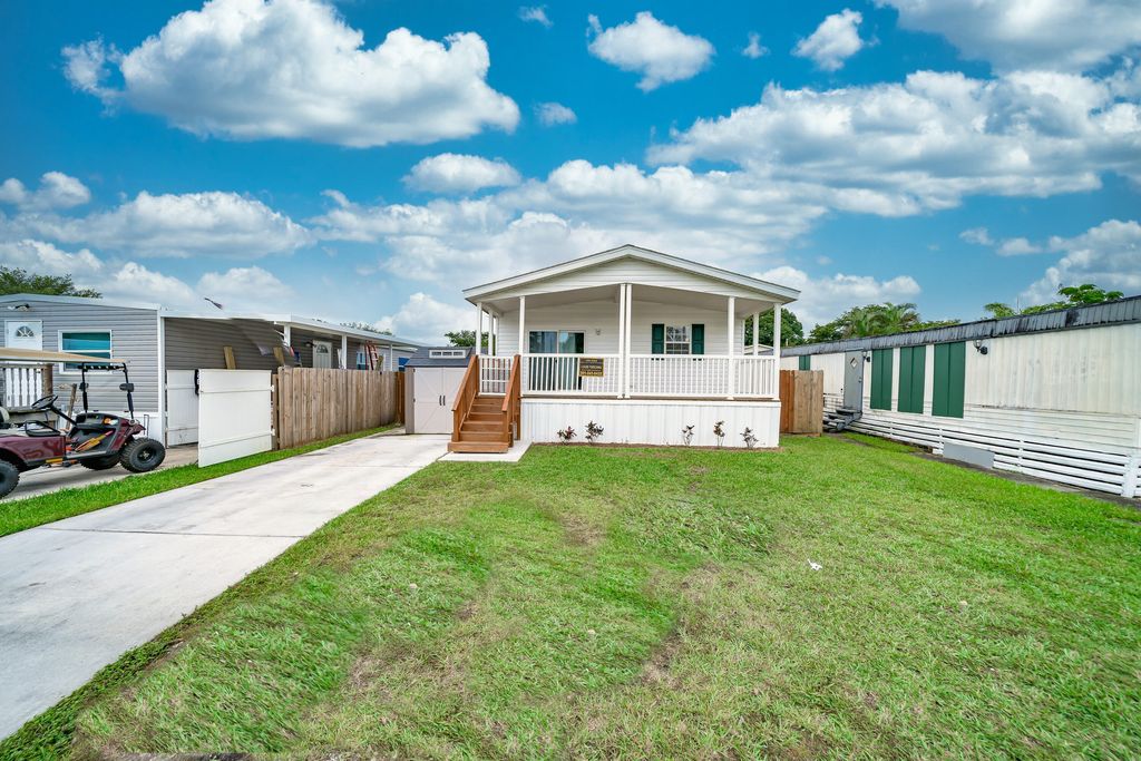 13360 SW 8th St, Davie, FL 33325