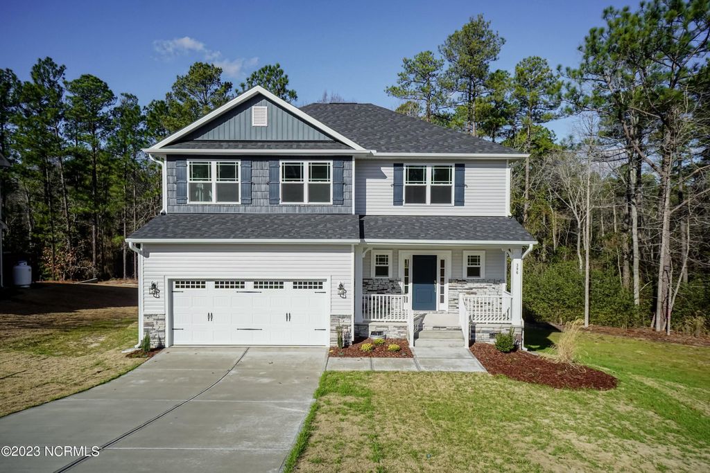727 Greenwich Place, Richlands, NC 28574