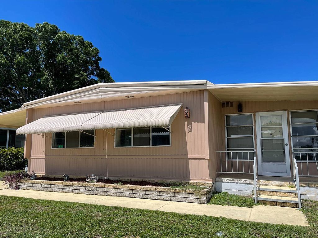 3809 Voorne St, Sarasota, FL 34234