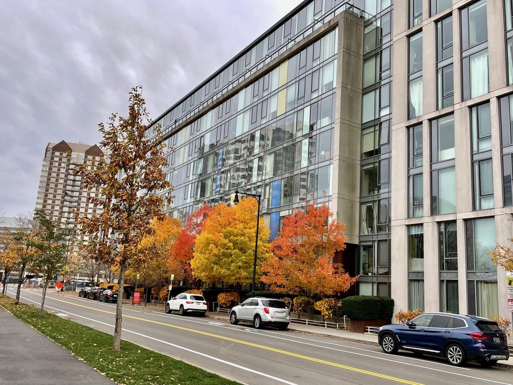 2 Earhart St #512, Cambridge, MA 02141