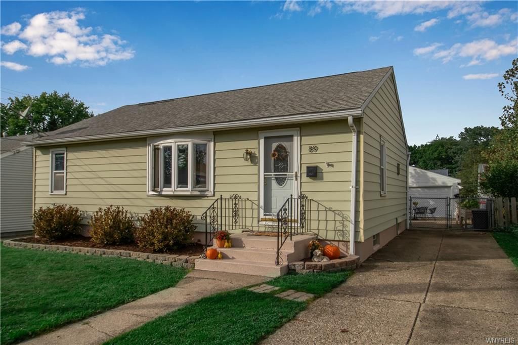 89 Frontier Dr, Buffalo, NY 14219