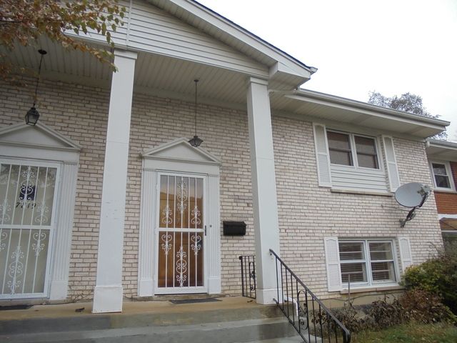 9984 Holly Ln #2W, Des Plaines, IL 60016