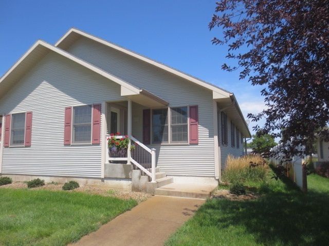 1616 1st St, Columbus, NE 68601